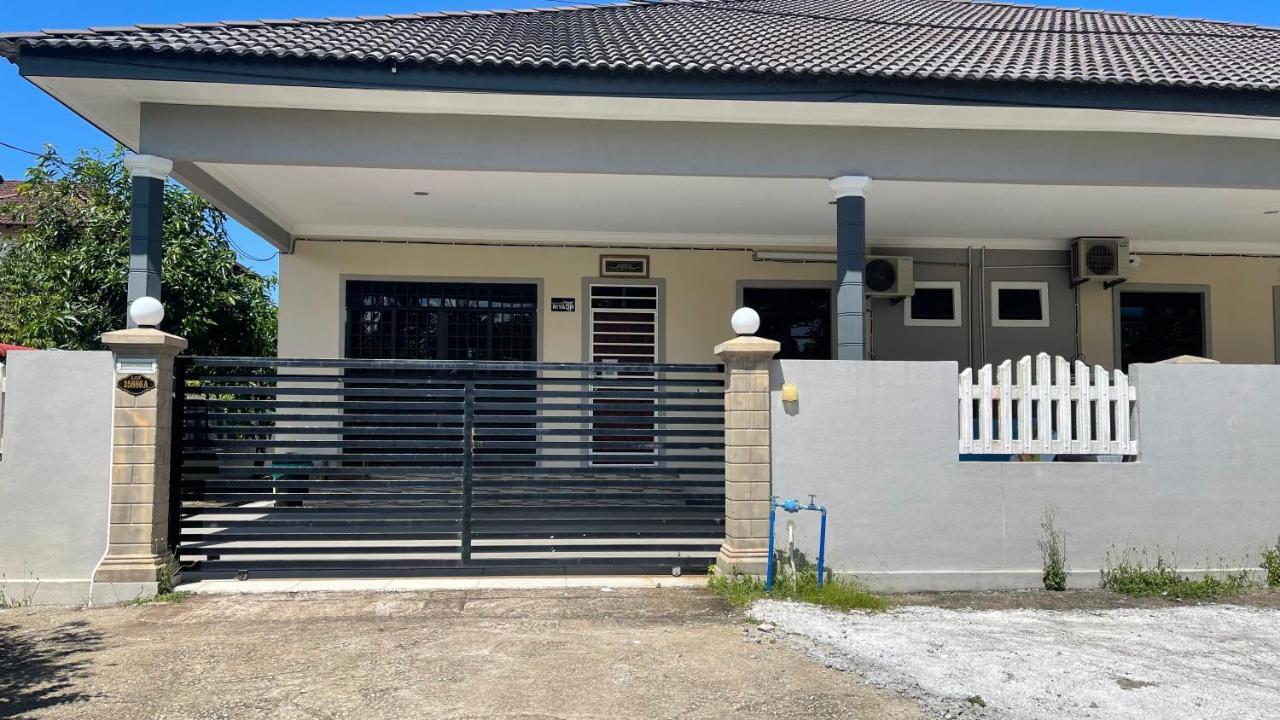 Nikmat Homestay Riyadh Kampong Tuan Mandak Exterior foto